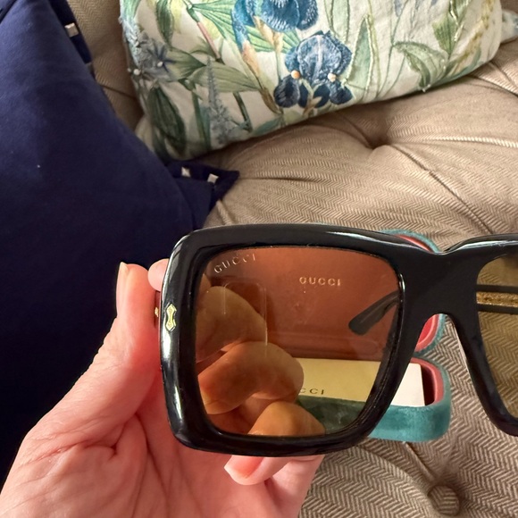 Gucci Oversized Black Sunglasses - Picture 3 of 6